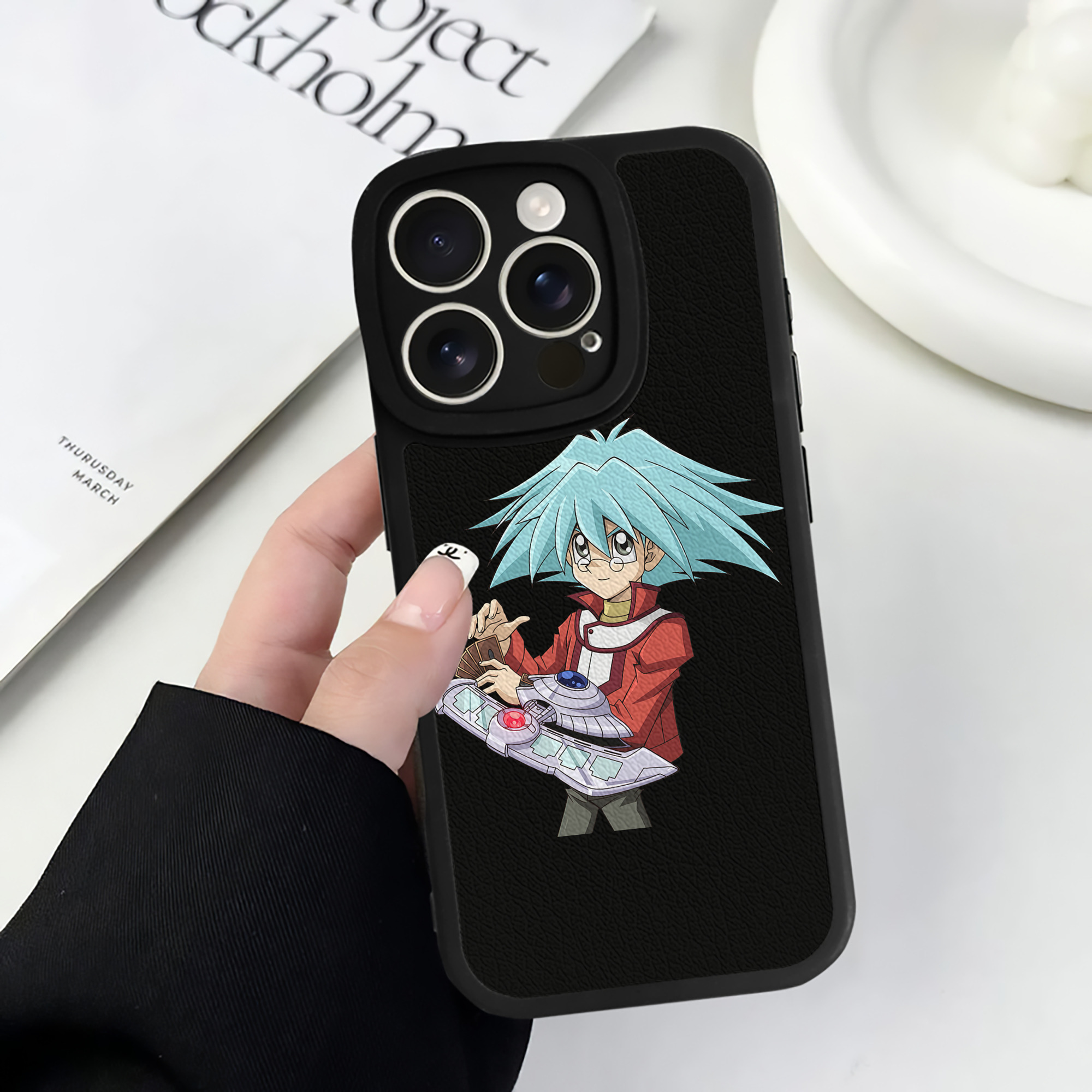 遊☆戯☆王 Yu-Gi-Oh! 【iPhone 16シリーズ対応】シリコンスマホケース（レザー調） 材質：シリコン